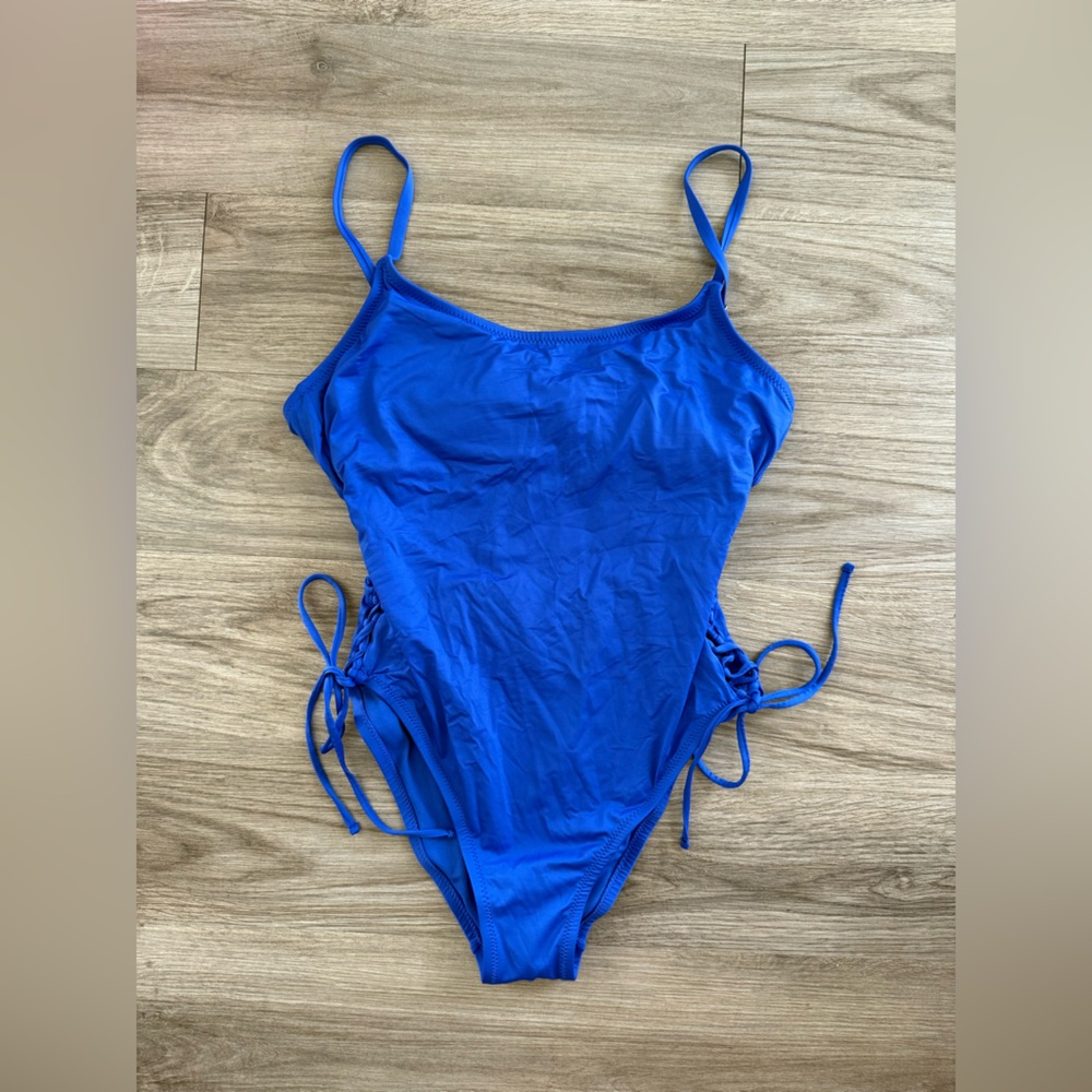 Women's Lace-Up Side One Piece Swimsuit Shade & Shore